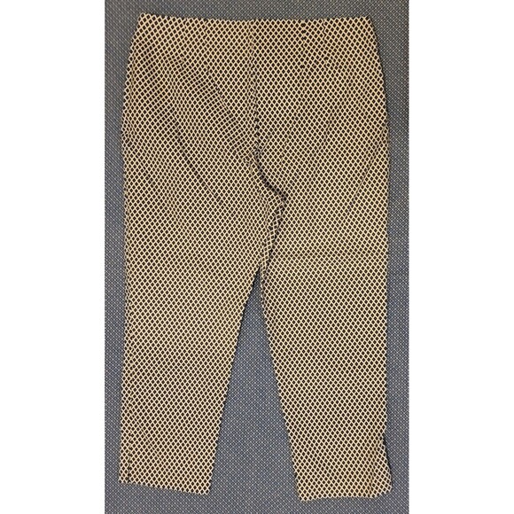 Chico's So Slimming Cropped Pants White With Blue Diamond Pattern Size 10  (1.5) - Picture 5 of 9